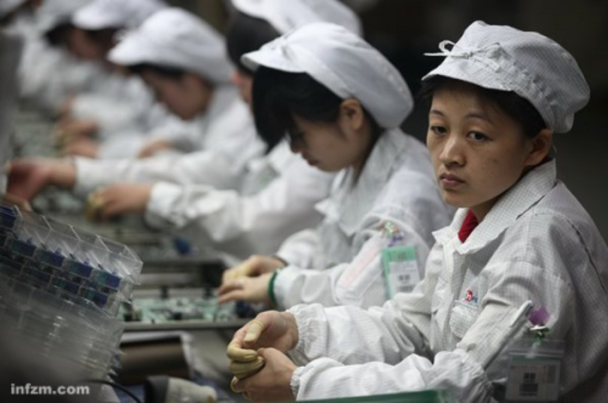 2010年：臥底記者如何揭露中國富士康工廠的自殺事件與極端工作環境